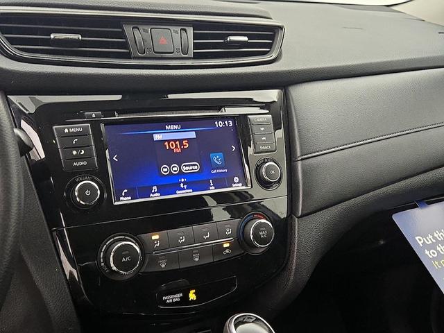 Photo of 2019 Gray Nissan Rogue