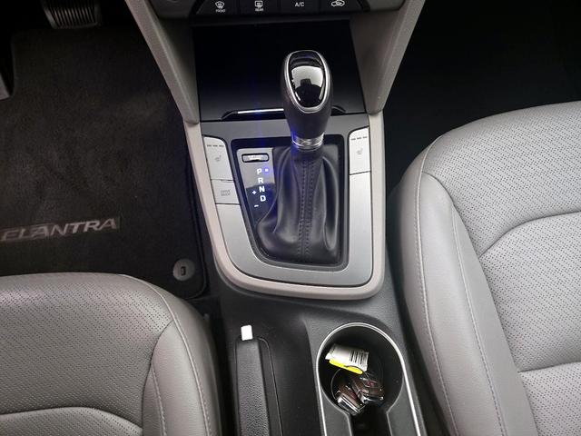 Photo of 2017 Silver Hyundai ELANTRA