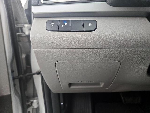 Photo of 2017 Silver Hyundai ELANTRA