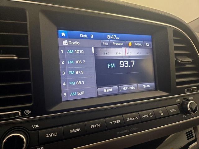 Photo of 2017 Silver Hyundai ELANTRA