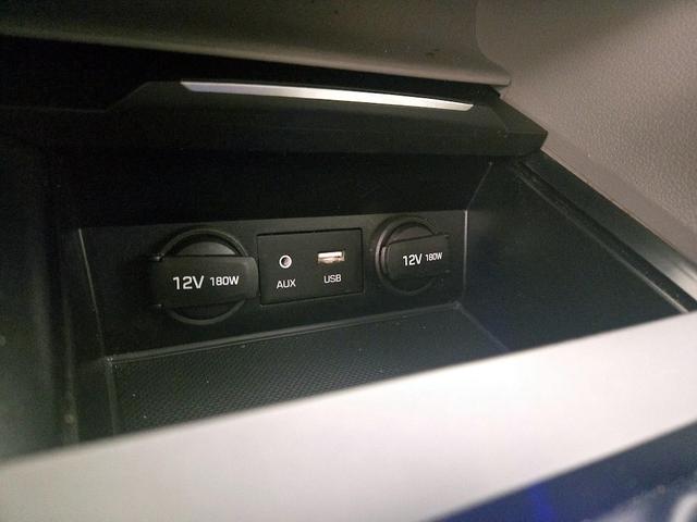 Photo of 2017 Silver Hyundai ELANTRA