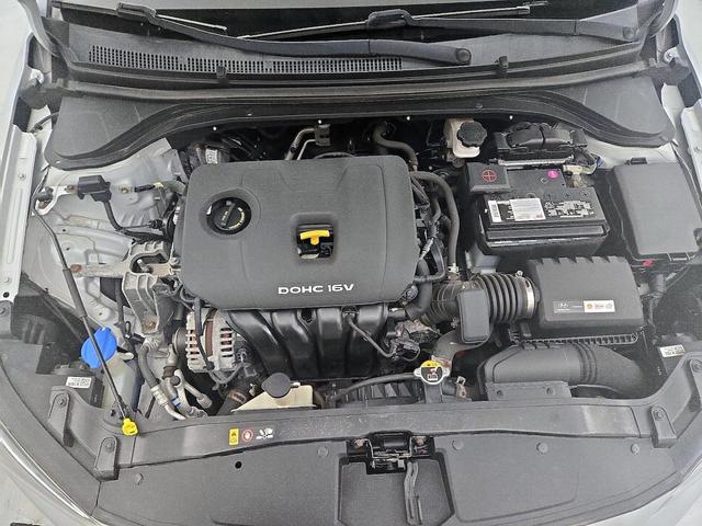 Photo of 2017 Silver Hyundai ELANTRA