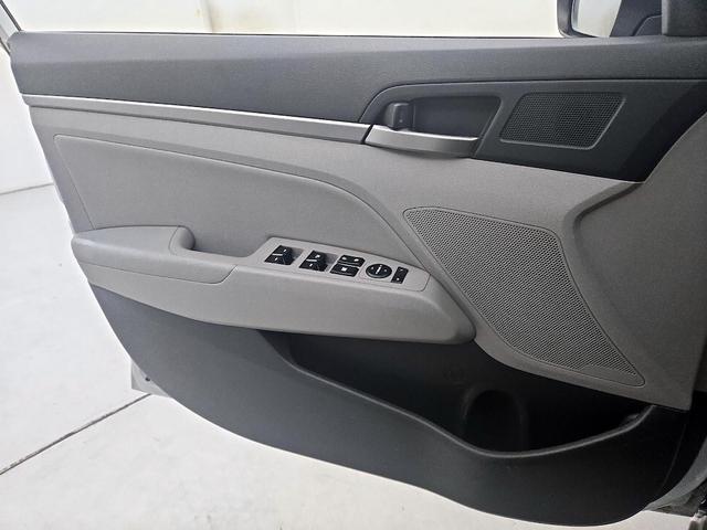 Photo of 2017 Silver Hyundai ELANTRA