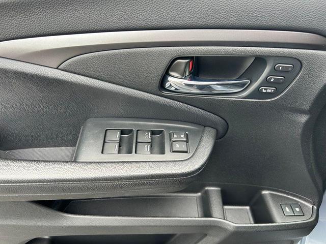 Photo of 2022 Gray Pearl Honda Pilot