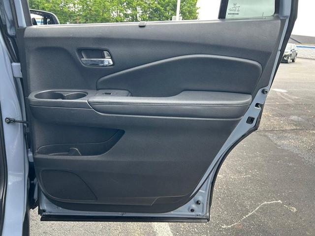 Photo of 2022 Gray Pearl Honda Pilot