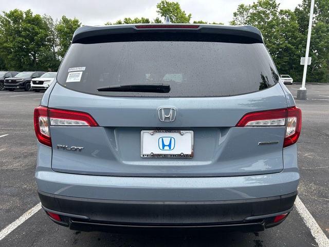 Photo of 2022 Gray Pearl Honda Pilot