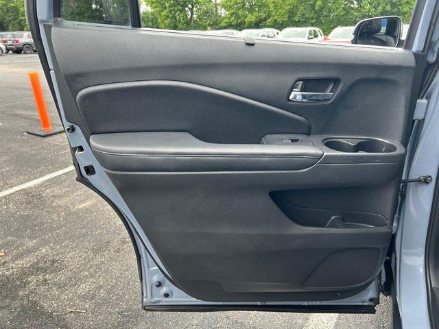 Photo of 2022 Gray Pearl Honda Pilot
