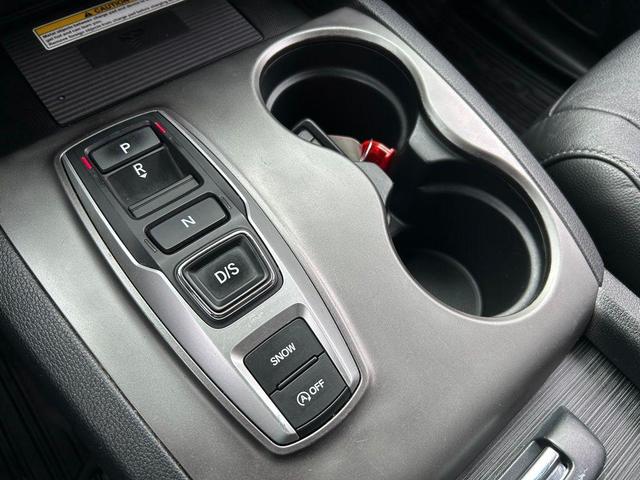 Photo of 2022 Gray Pearl Honda Pilot