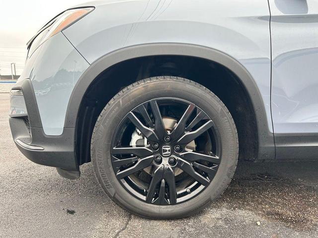 Photo of 2022 Gray Pearl Honda Pilot