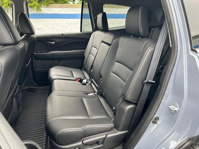 Photo of 2022 Gray Pearl Honda Pilot