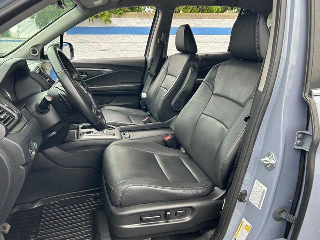 Photo of 2022 Gray Pearl Honda Pilot