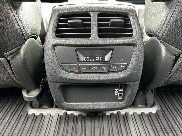 Photo of 2022 Gray Pearl Honda Pilot