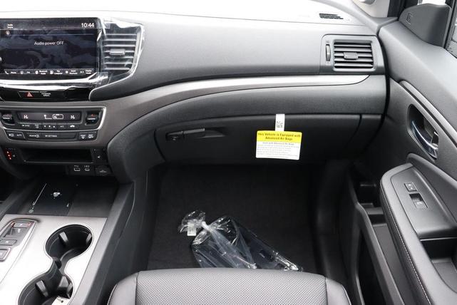 Photo of 2025 Platinum White Pearl Honda Ridgeline