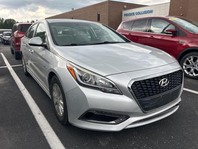 Photo of 2016 Starlight Silver Hyundai SONATA Hybrid