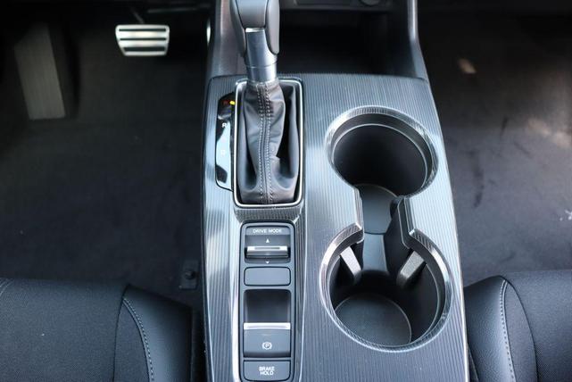 Photo of 2025 Urban Gray Pearl Honda Civic Hybrid