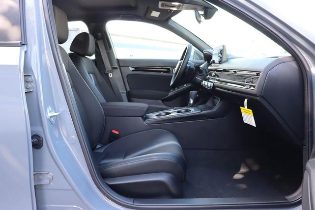 Photo of 2025 Urban Gray Pearl Honda Civic Hybrid