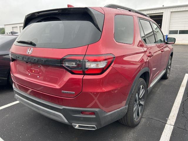 Photo of 2025 Red Honda Pilot