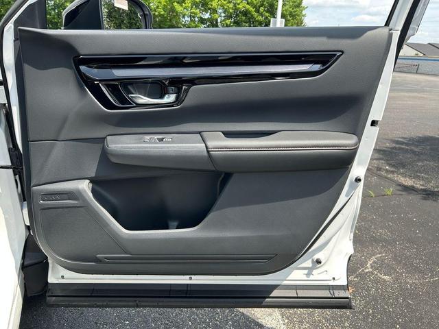 Photo of 2026 Platinum White Pearl Honda CR-V Hybrid