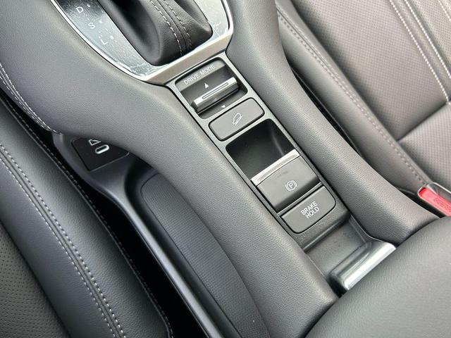 Photo of 2026 Urban Gray Pearl Honda HR-V