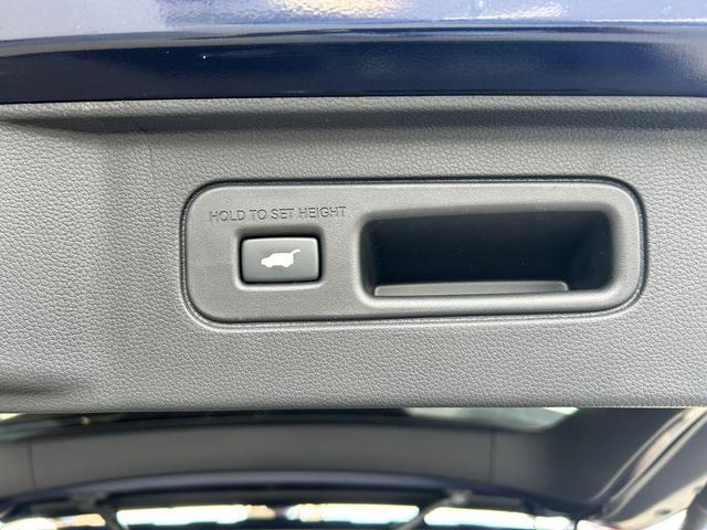 Photo of 2025 Obsidian Blue Pearl Honda Pilot