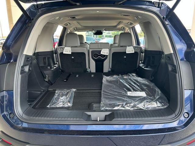 Photo of 2025 Obsidian Blue Pearl Honda Pilot