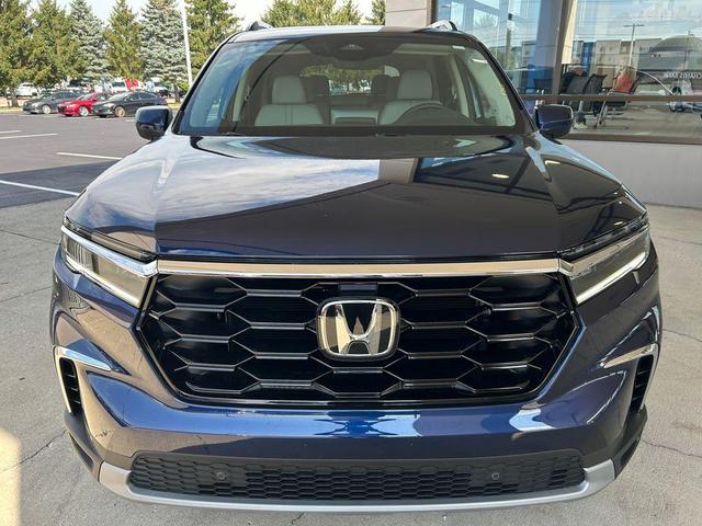 Photo of 2025 Obsidian Blue Pearl Honda Pilot