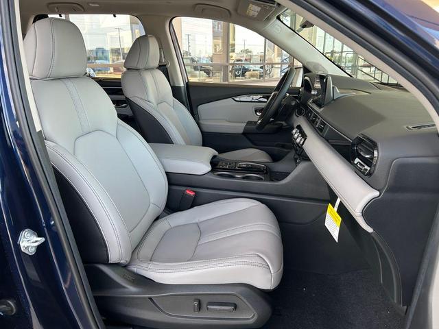 Photo of 2025 Obsidian Blue Pearl Honda Pilot