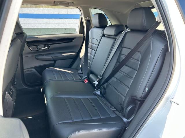 Photo of 2026 Platinum White Pearl Honda CR-V