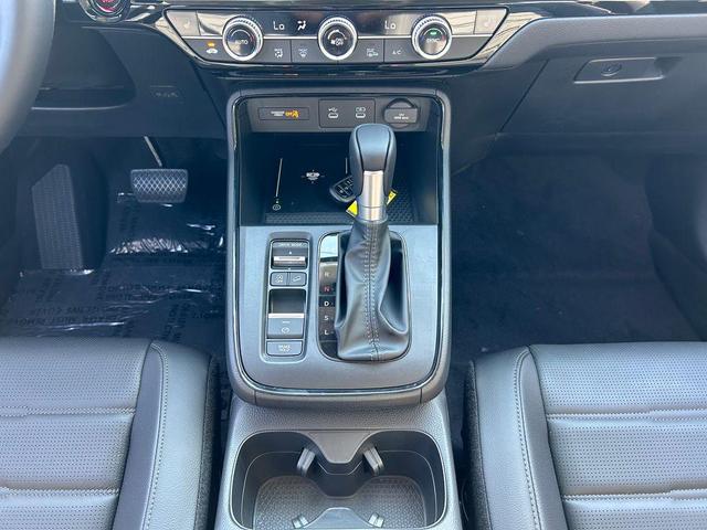Photo of 2026 Platinum White Pearl Honda CR-V