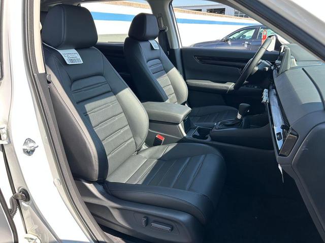Photo of 2026 Platinum White Pearl Honda CR-V