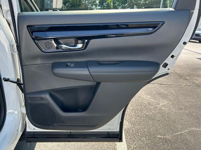 Photo of 2026 Platinum White Pearl Honda CR-V