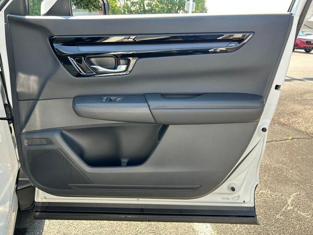 Photo of 2026 Platinum White Pearl Honda CR-V