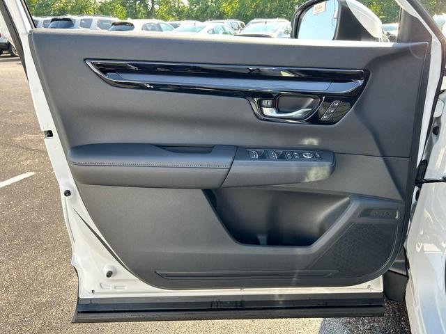 Photo of 2026 Platinum White Pearl Honda CR-V