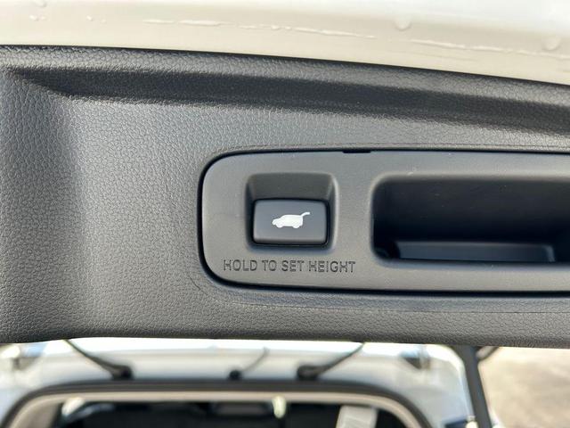 Photo of 2026 Platinum White Pearl Honda CR-V