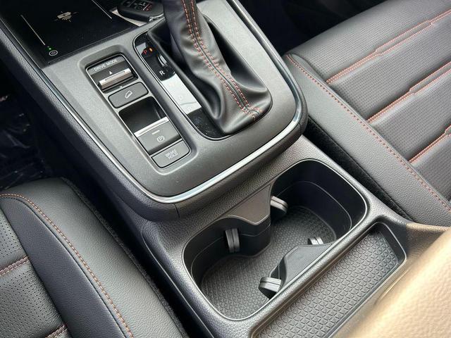 Photo of 2026 Platinum White Pearl Honda CR-V Hybrid