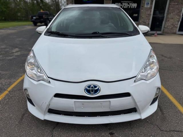 Photo of 2015 Super White Toyota Prius c