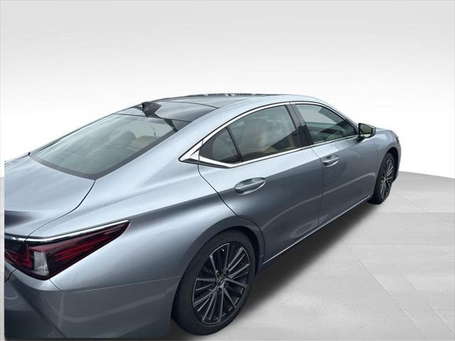 Photo of 2023 Iridium Lexus ES 350