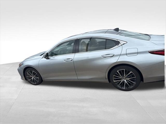 Photo of 2023 Iridium Lexus ES 350