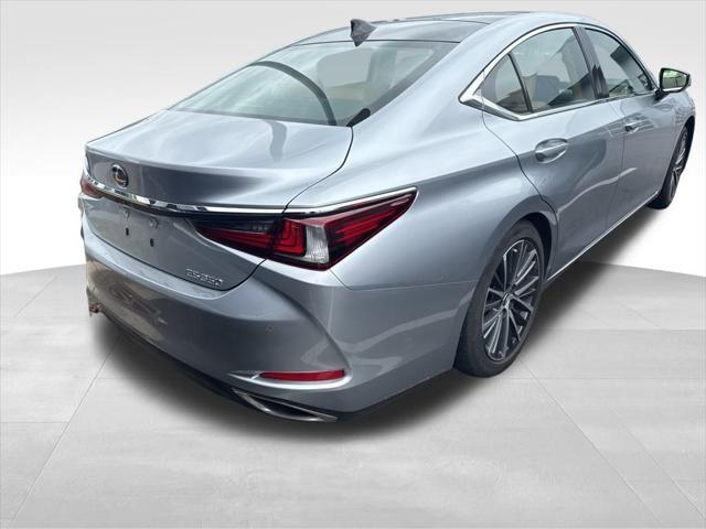 Photo of 2023 Iridium Lexus ES 350