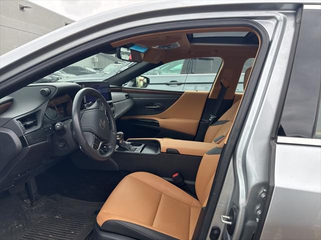 Photo of 2023 Iridium Lexus ES 350
