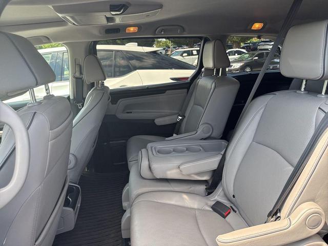 Photo of 2022 Obsidian Blue Pearl Honda Odyssey