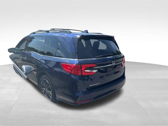 Photo of 2022 Obsidian Blue Pearl Honda Odyssey