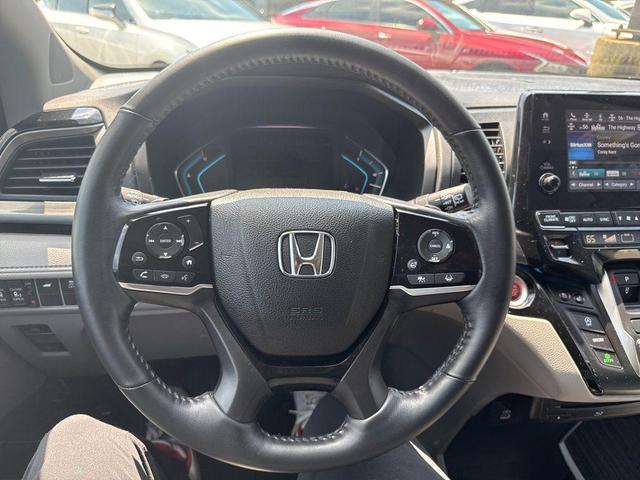 Photo of 2022 Obsidian Blue Pearl Honda Odyssey