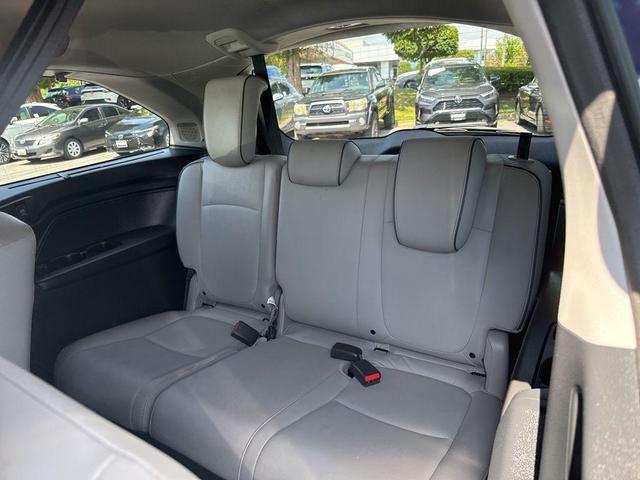 Photo of 2022 Obsidian Blue Pearl Honda Odyssey