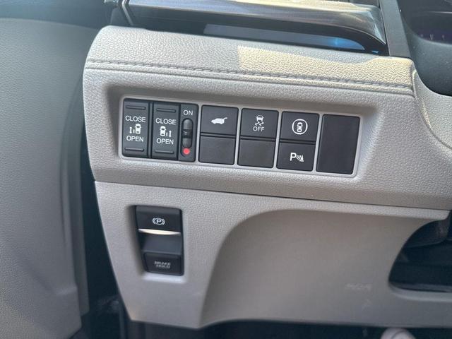 Photo of 2022 Obsidian Blue Pearl Honda Odyssey