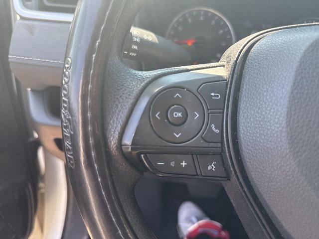 Photo of 2022 White Toyota RAV4