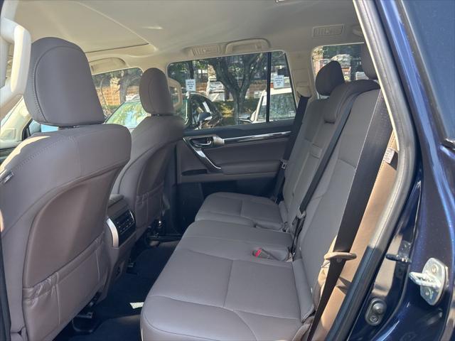 Photo of 2023 Mica Lexus GX 460