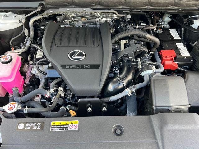 Photo of 2024 Eminent White Pearl Lexus RX 350