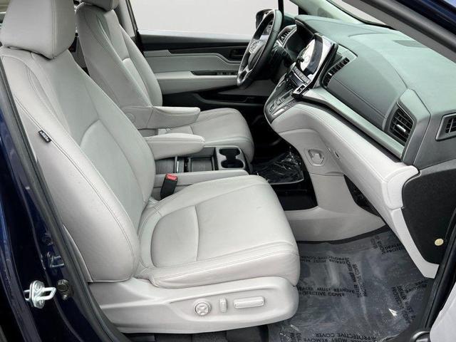 Photo of 2022 Crystal Black Pearl Honda Odyssey