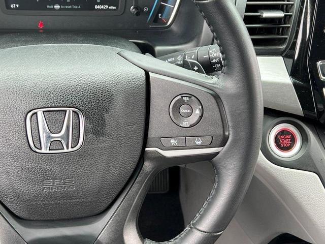Photo of 2022 Crystal Black Pearl Honda Odyssey